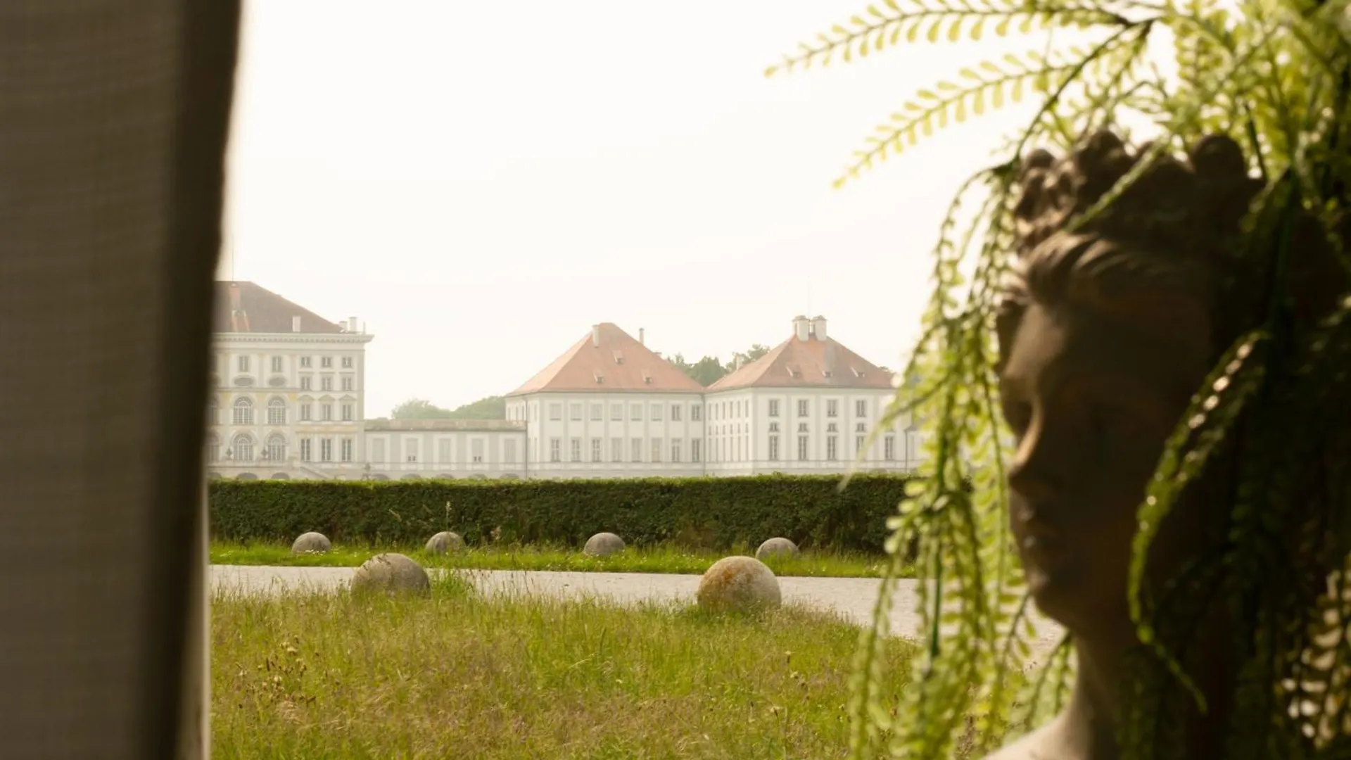 Vis-A-Vis Schloss Nymphenburg - Rondellapartments Munich